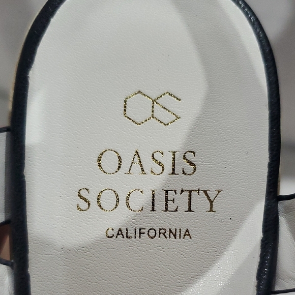 Oasis Society Elegant Black and Tan Platform Heels - Picture 2 of 9